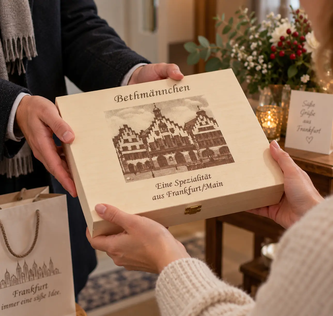 Geschenkübergabe der Bethmännchen Holzkiste