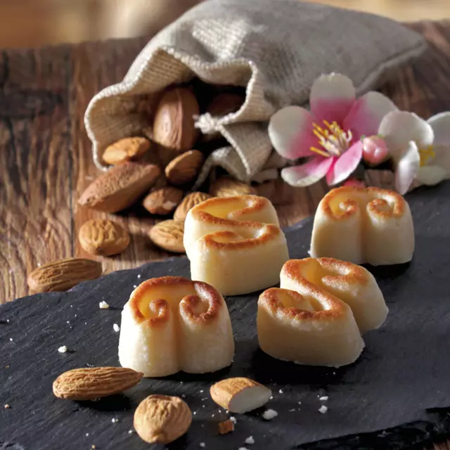 Geflämmtes Marzipan