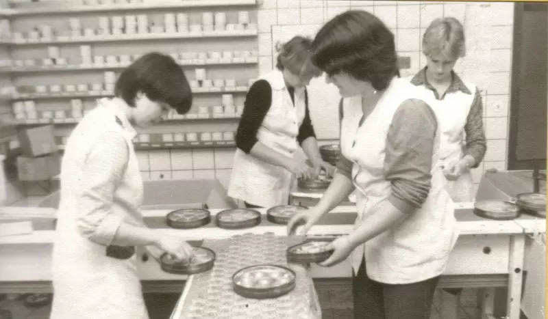 Alte Bilder der Marzipanproduktion