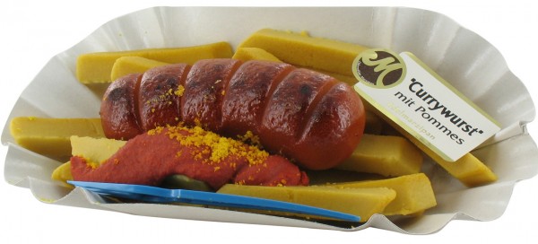 Currywurst mit Pommes