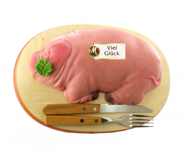 Pig 1000 g on wooden plate